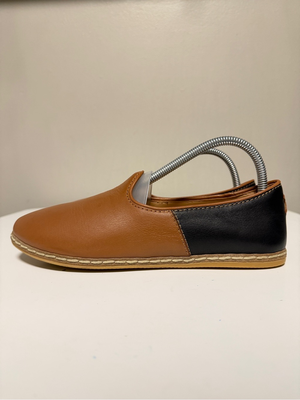 Charix Slip On Loafers Camel Black Leather Minimalist Comfort EU 40 US 9
